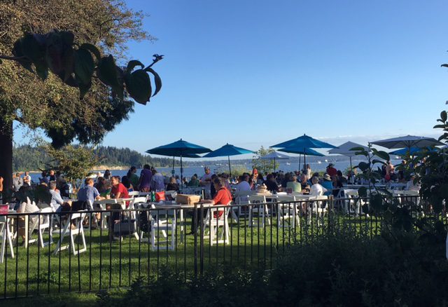 This was the view from my booth: diners enjoying live music! 