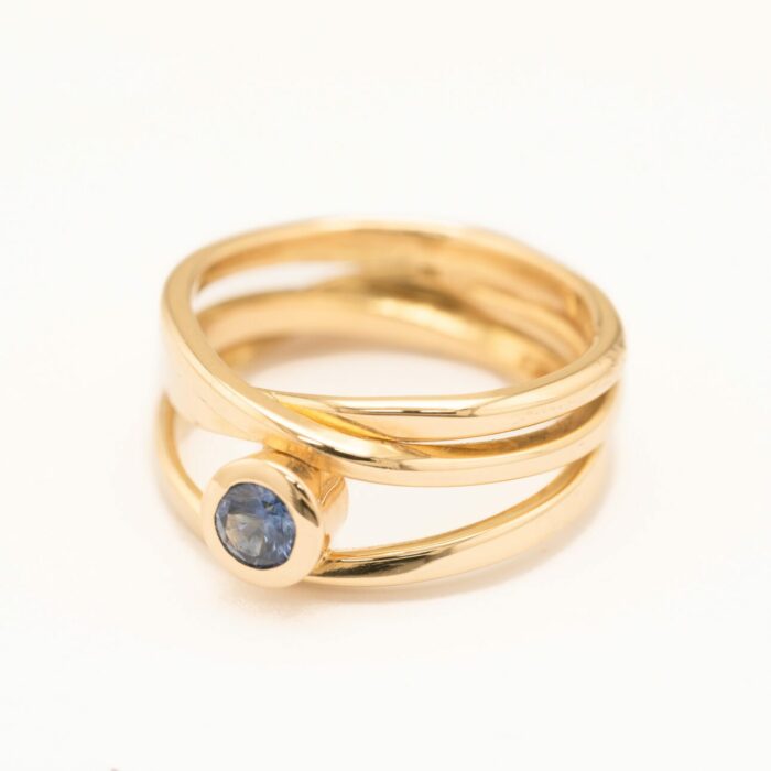 18k yellow gold sapphire ring