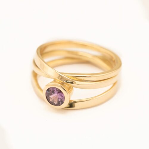 pink sapphire and 18k yellow gold ring