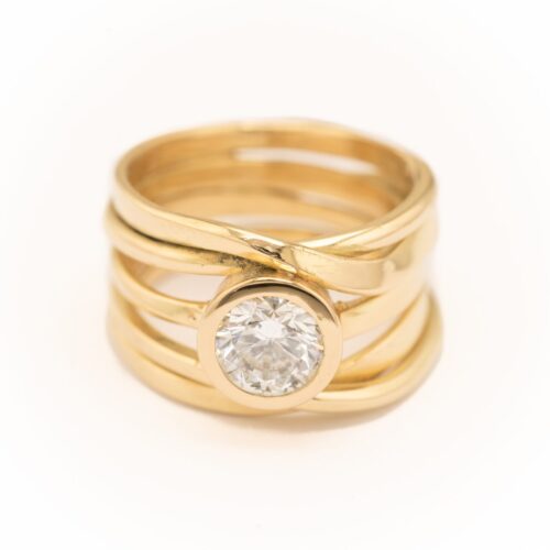 #344 Dorothee Rosen handmade onefooter ring with 1.50ct labgrown diamond ring in 18k Yellow Gold