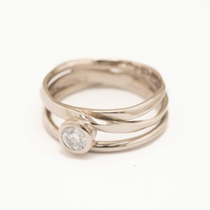 18k palladium white gold ring with diamond