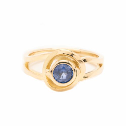 18k gold Knot ring with sapphire