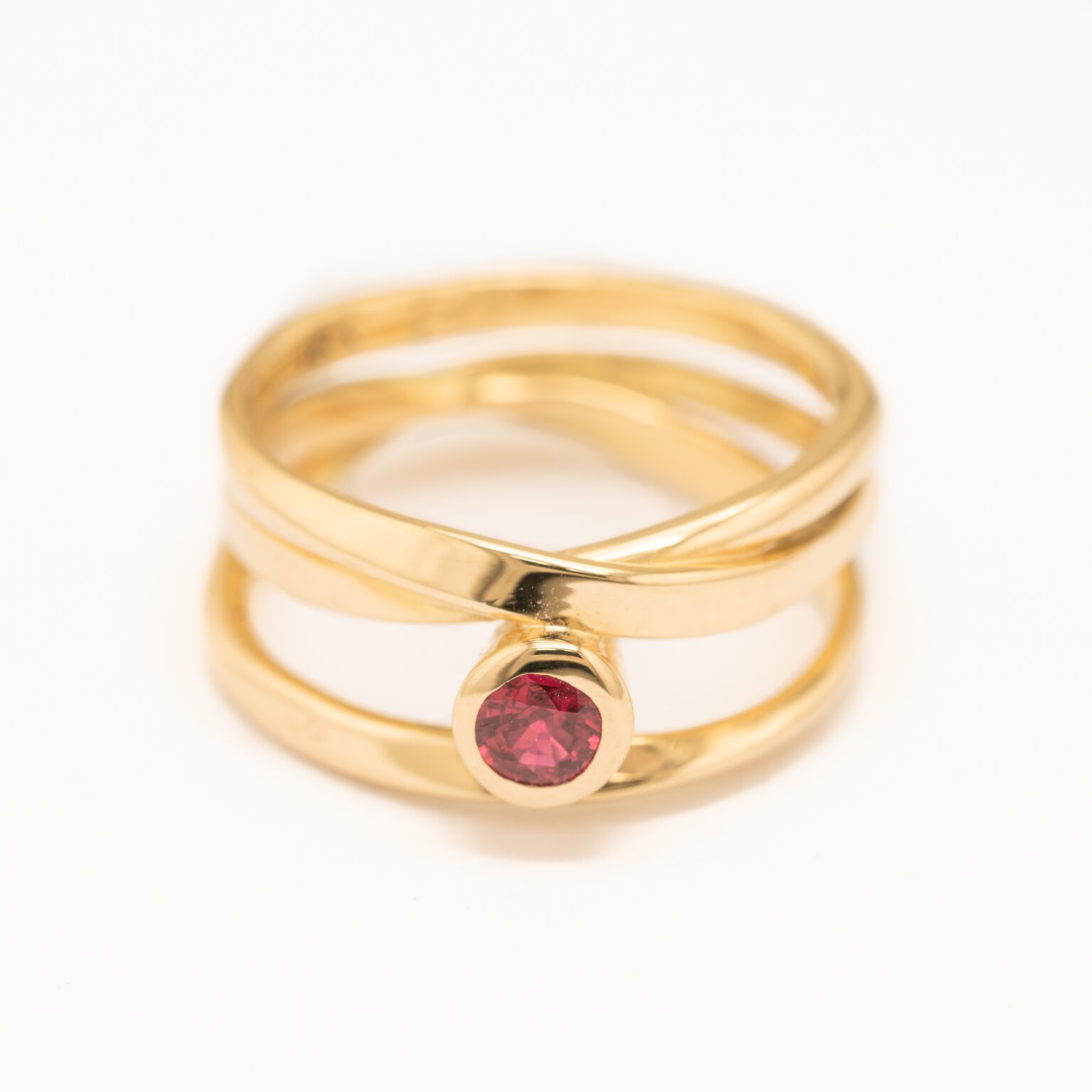 ruby & 18k gold ring