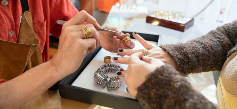 Receiving a free consultation for custom gold jewellery with Dorothee Rosen