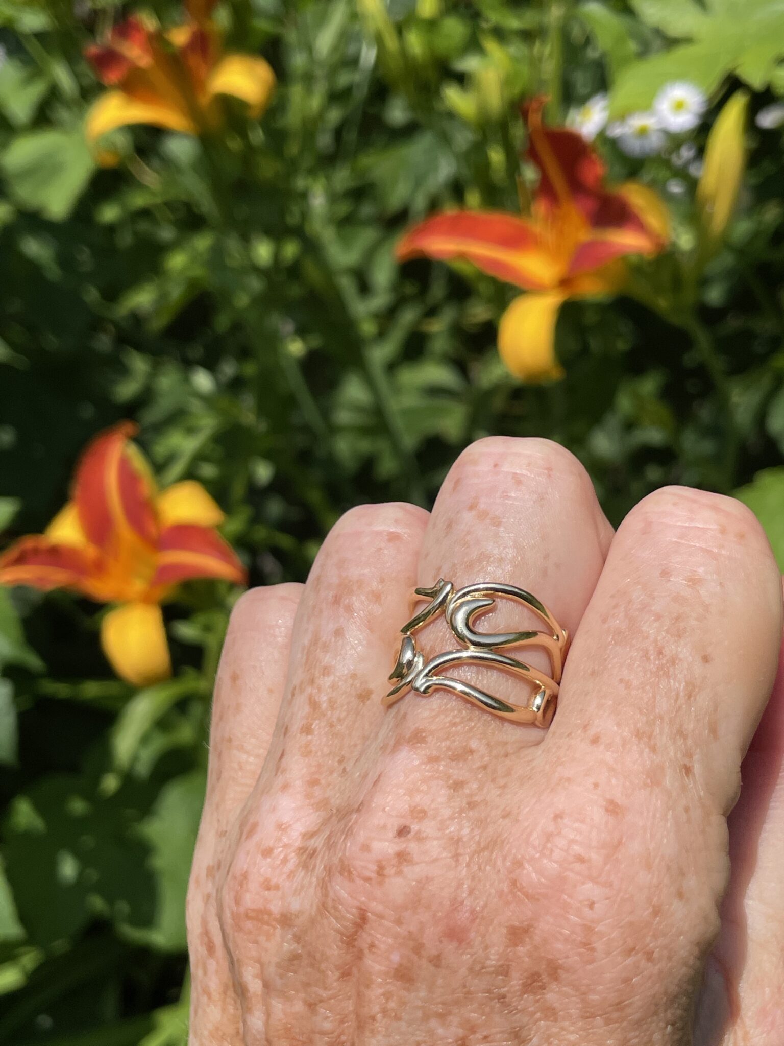 Script OCEAN Ring in 18k Yellow Gold