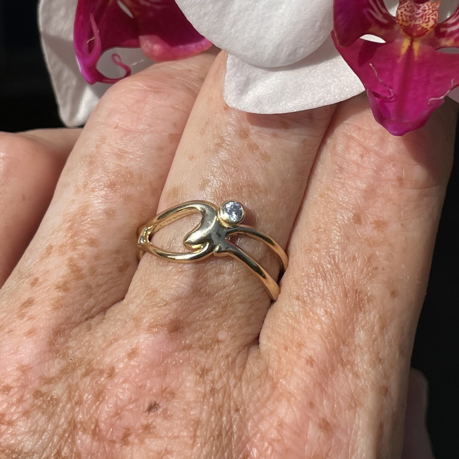 One-of-a-Kind #S003 || Script TIDE Ring in 18k Yellow Gold with Diamond, Size 9
