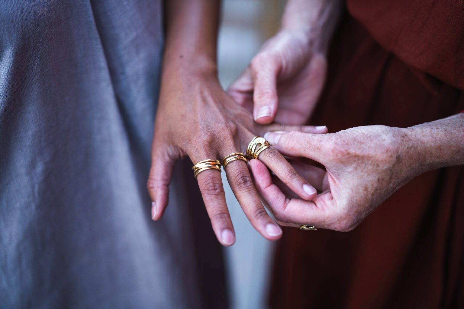 DorotheeRosen | With Client, trying rings | Editorial 2 Engagement