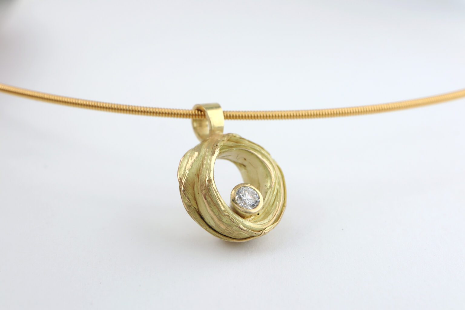 Flow Pendant No.04 _ 0.12ct H VS dia LG rep _ 18k FM ECO _ c- Dorothée Rosen