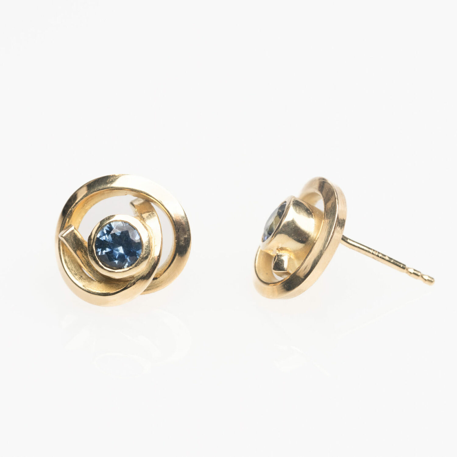 #K003 || Knot Earrings w AustralianSapphires|| DorotheeRosen