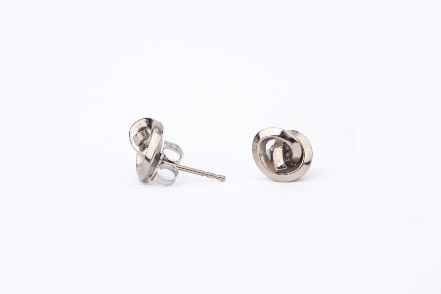 Knot Earrings in 18k-Palladium-White-Gold -