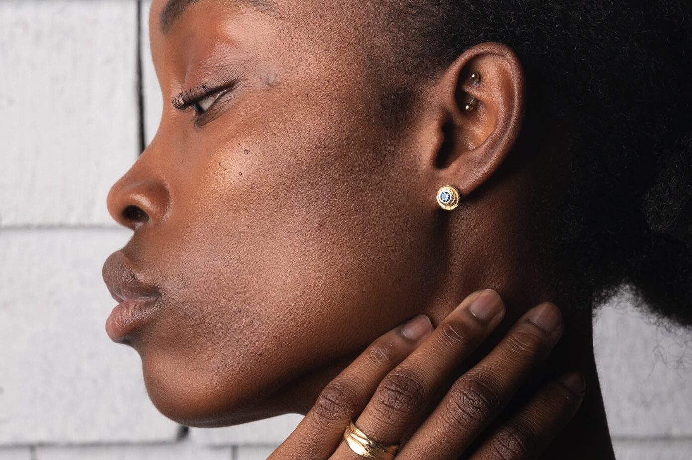 FLOW Editorial Featuring Flow Rings and Flow Earrings with Australian Sapphire -zoom - by Dorothee Rosen
