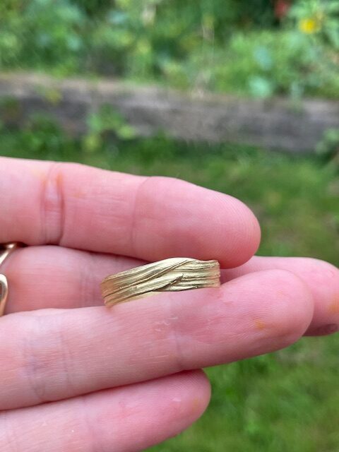 FLOW No. 22 in 18k Yellow Fairmined ECO Gold by Dorothee Rosen