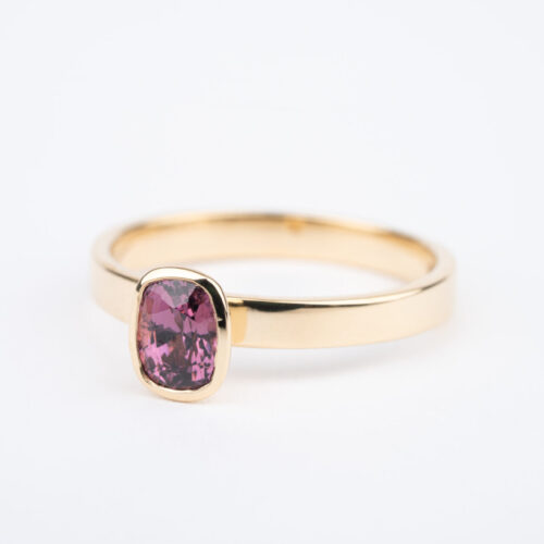 C10 - Spinel - Mauve - 0.99ct - 18kyg - Size 8.5 - Studio by DorotheeRosen
