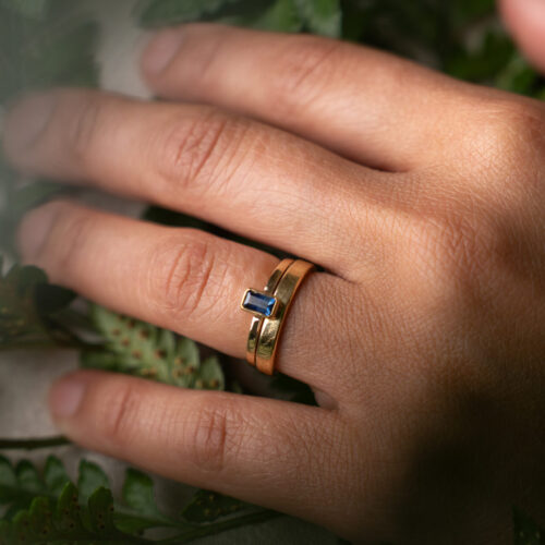 C11 - Blue Sapphire Em Cut w 3mm BAND - 18kyg - Size 5 - Hand Model-2 by DorotheeRosen