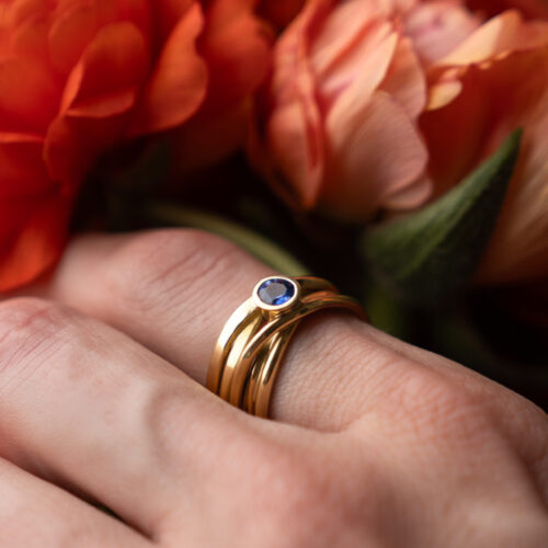 309 - OneFooter - Sapphire - 18k - Size 8.5 - Hand Model-3 by Dorothee Rosen