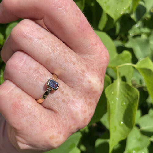 C14 - Blue Sapphire engagement ring - 18kyg - Size 7 - pic 05 by Dorothee Rosen