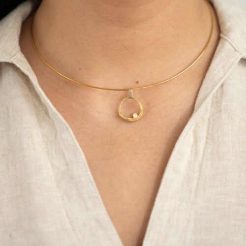 FLOW Pendant No.08- On Body (5 of 21) by Dorothee Rosen
