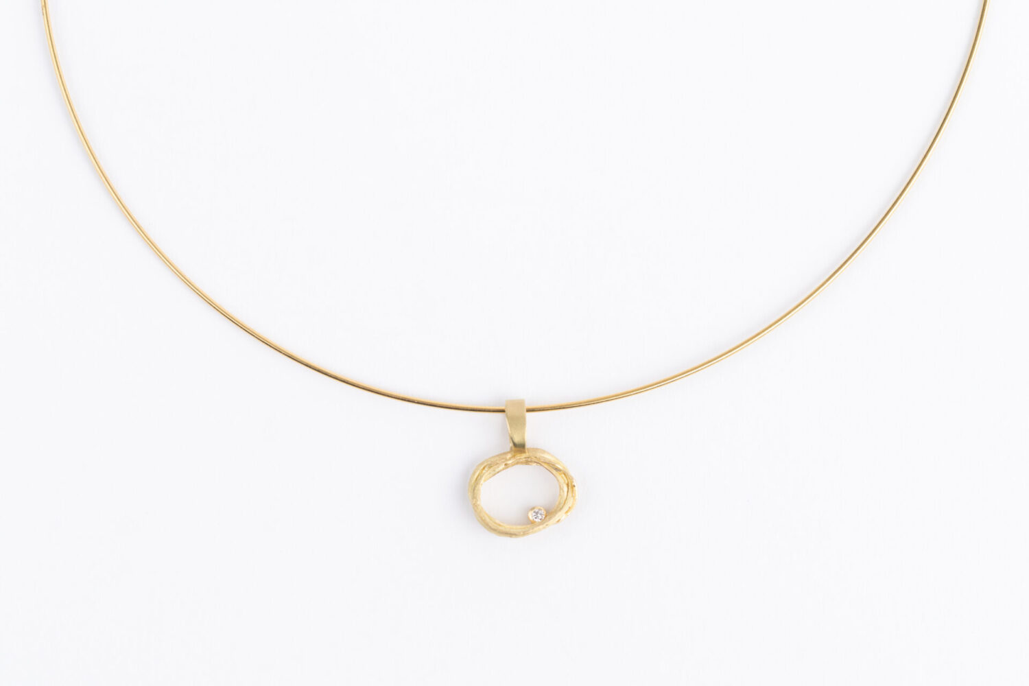 FLOW Pendant No.09 - 18k Fairmined ECO gold - CanadianDiamond by Dorothee Rosen