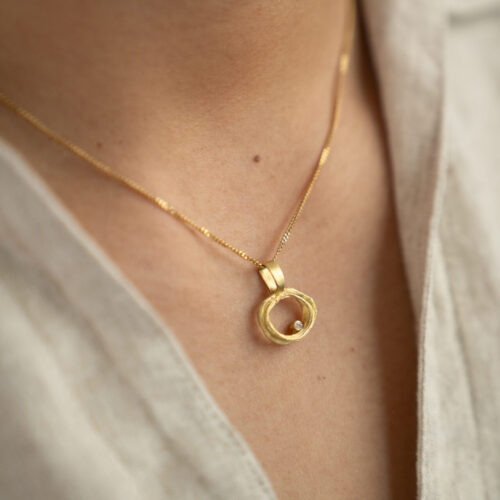 FLOW Pendant No.09 - On Body (7 of 21) by Dorothee Rosen