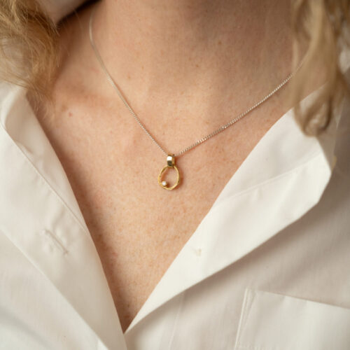 FLOW Pendant No.10 - On Body (13 of 21) by Dorothee Rosen