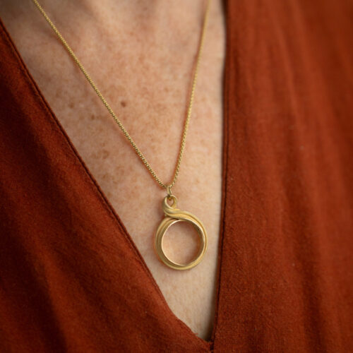 FLOW Pendant No.15 - On Body (20 of 21) by Dorothee Rosen