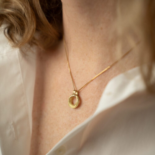FLOW Pendant No.20 - On Body (14 of 21) by Dorothee Rosen