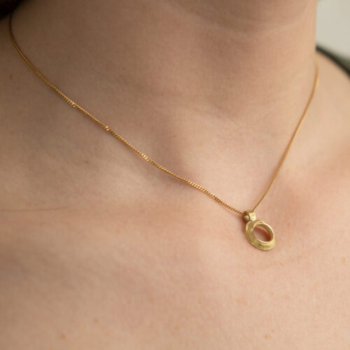 FLOW Pendant No.21 - On Body (17 of 21) by Dorothee Rosen