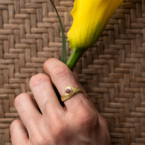 FLOW Ring No. 15 - 18ky - Ruby - Size 9 - Hand Model-1 by Dorothee Rosen