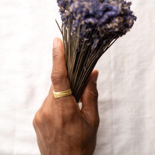 FLOW Ring No. 21 - ECO FM 18kyg - Size 9.5 - Hand Model-1 by Dorothee Rosen