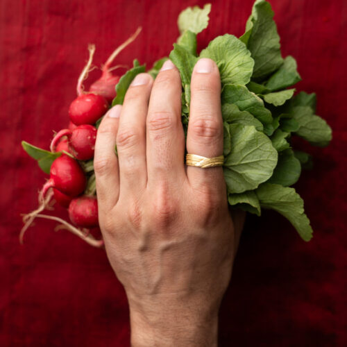 FLOW Ring No. 31 - 18ky FM ECO - Size 11.75 - Hand Model by Dorothee Rosen