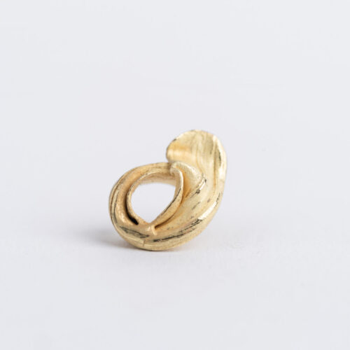 FLOW Stud No.07 - FM 18ky gold (13 of 13) by Dorothee Rosen