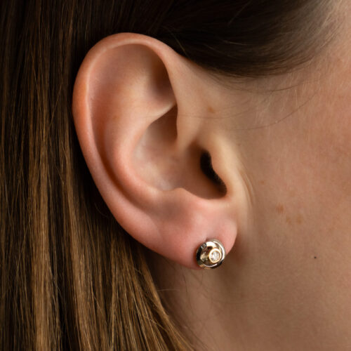 K04 KNot Earrings 18kpw & 18ky - diamonds - On Body (2 of 3) by Dorothee Rosen